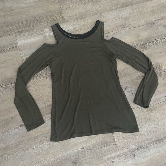 Sunnyside Green Cutout Shoulder Tops w/ embroidered collar - Picture 2 of 5